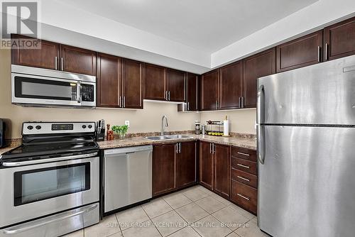 7 - 139 Sydenham Wells, Barrie, ON - Indoor Photo Showing Kitchen With Double Sink