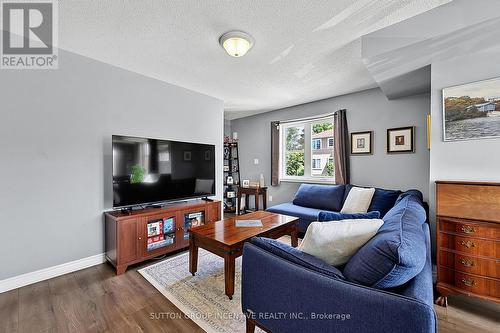 7 - 139 Sydenham Wells, Barrie, ON - Indoor Photo Showing Living Room