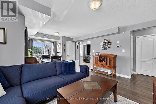 7 - 139 Sydenham Wells, Barrie, ON - Indoor Photo Showing Living Room