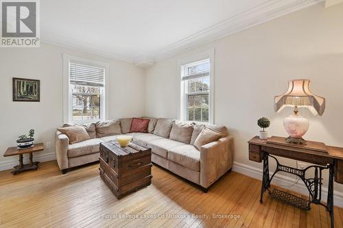MAIN HS: Living Room - 212 James Street, Bracebridge, ON - Indoor Photo Showing Living Room