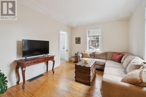 MAIN HS: Living Room - 212 James Street, Bracebridge, ON - Indoor Photo Showing Living Room