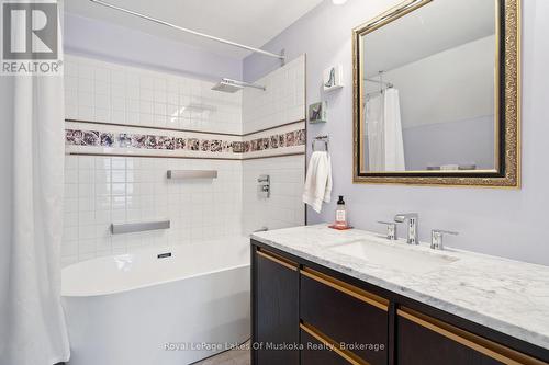 MAIN HS: 4pc Modern Ensuite - 212 James Street, Bracebridge, ON - Indoor Photo Showing Bathroom