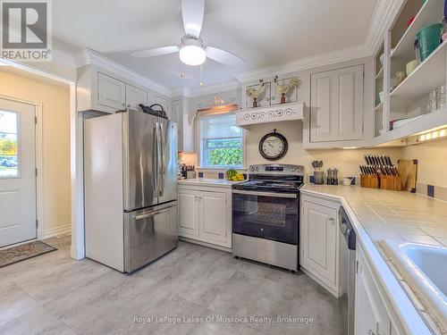 MAIN HS: Kitchen - 212 James Street, Bracebridge, ON - Indoor Photo Showing Kitchen
