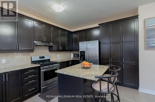 8 Zelda Road, Brampton, ON - Indoor Photo Showing Kitchen