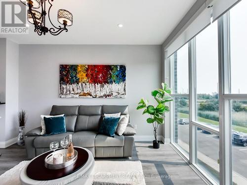 318 - 16 Concord Place, Grimsby, ON - Indoor Photo Showing Living Room