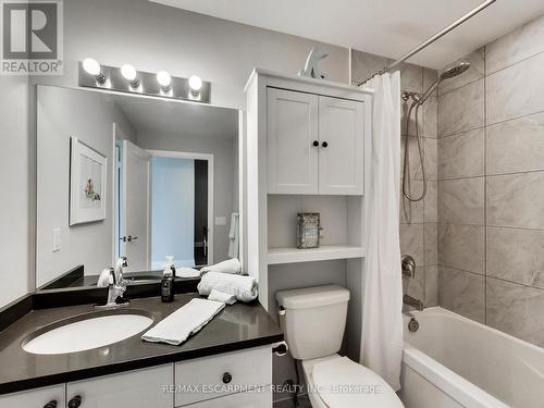 318 - 16 Concord Place, Grimsby, ON - Indoor Photo Showing Bathroom