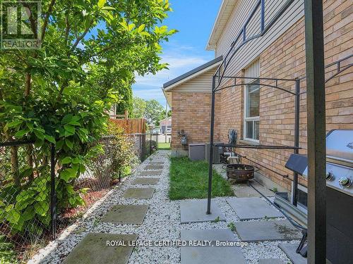209 Briarmeadow Drive, Kitchener, ON - Outdoor