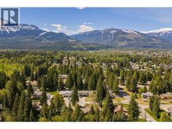 Walking distance to Mac Village - 