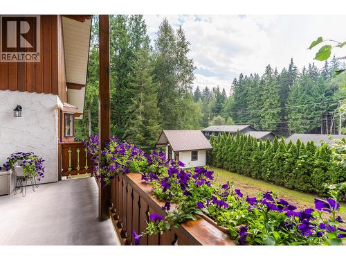 Planter boxes on most windows - 1587 Pratico Road, Revelstoke, BC - Outdoor
