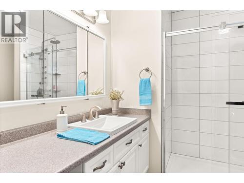 Main bath main floor - 1587 Pratico Road, Revelstoke, BC - Indoor Photo Showing Bathroom