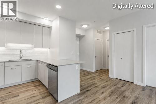 722 Valley Road Unit# 200, Kelowna, BC - Indoor Photo Showing Kitchen