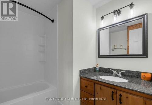 1970 Garrison Road, Fort Erie (Crescent Park), ON - Indoor Photo Showing Bathroom