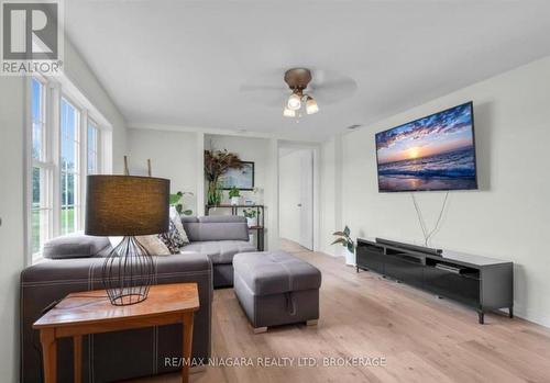 1970 Garrison Road, Fort Erie (Crescent Park), ON - Indoor Photo Showing Living Room