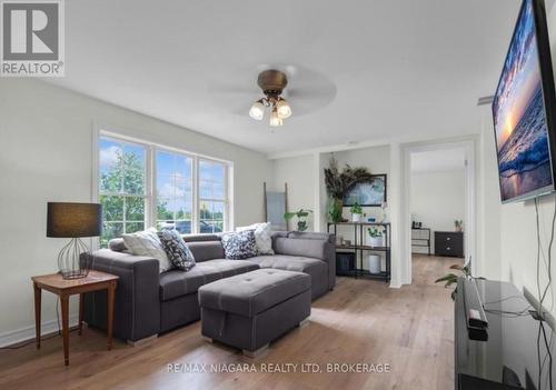 1970 Garrison Road, Fort Erie (Crescent Park), ON - Indoor Photo Showing Living Room