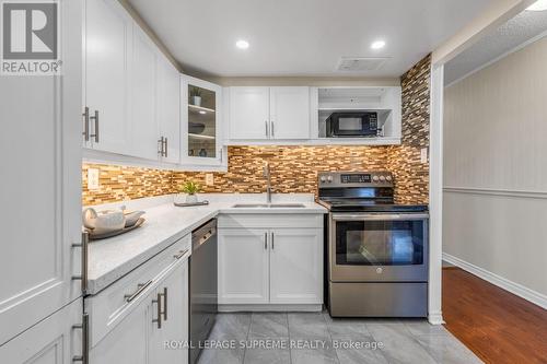 1907 - 3590 Kaneff Crescent, Mississauga, ON - Indoor Photo Showing Kitchen