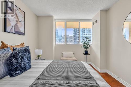1907 - 3590 Kaneff Crescent, Mississauga, ON - Indoor Photo Showing Bedroom