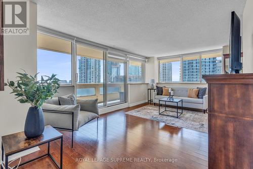 1907 - 3590 Kaneff Crescent, Mississauga, ON - Indoor Photo Showing Living Room