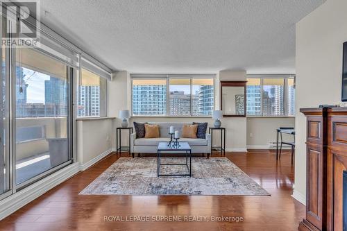 1907 - 3590 Kaneff Crescent, Mississauga, ON - Indoor Photo Showing Living Room