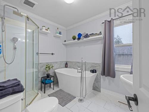 4 Elmdale Crescent, Leiblin Park, NS - Indoor Photo Showing Bathroom