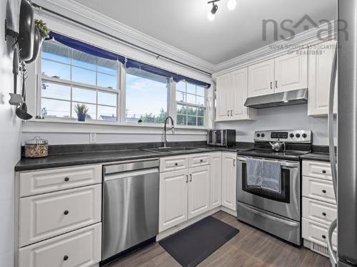 4 Elmdale Crescent, Leiblin Park, NS - Indoor Photo Showing Kitchen With Upgraded Kitchen