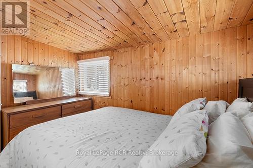48 Island View Drive N, South Bruce Peninsula, ON - Indoor Photo Showing Bedroom