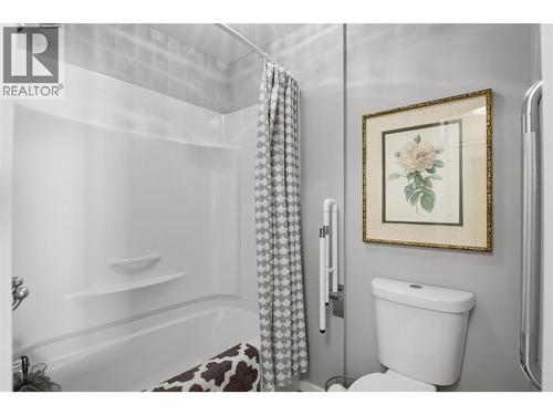 1750 Pacific Way Unit# 6, Kamloops, BC - Indoor Photo Showing Bathroom