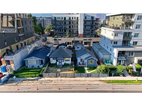 Builders and Developers .. opportunity to build apartment or townhomes! - 615 Clement Avenue, Kelowna, BC - Outdoor