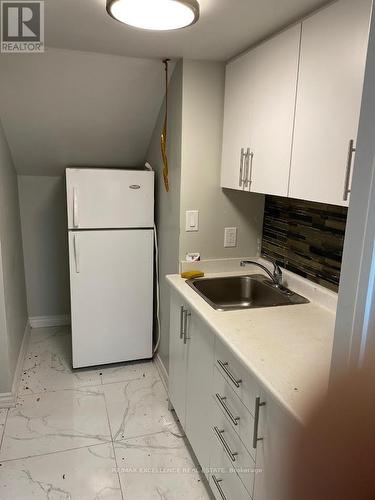 7208 Hermitage Road, Mississauga, ON - Indoor Photo Showing Kitchen