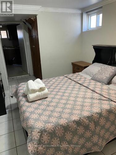 7208 Hermitage Road, Mississauga, ON - Indoor Photo Showing Bedroom