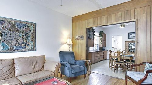 10017 - 113 Street, Edmonton, AB - Indoor Photo Showing Living Room