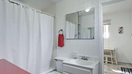 10017 - 113 Street, Edmonton, AB - Indoor Photo Showing Bathroom