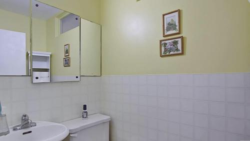 10017 - 113 Street, Edmonton, AB - Indoor Photo Showing Bathroom