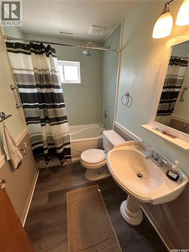 9005 5Th Street, Rosthern, SK - Indoor Photo Showing Bathroom