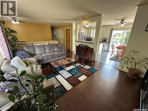 9005 5Th Street, Rosthern, SK - Indoor Photo Showing Living Room