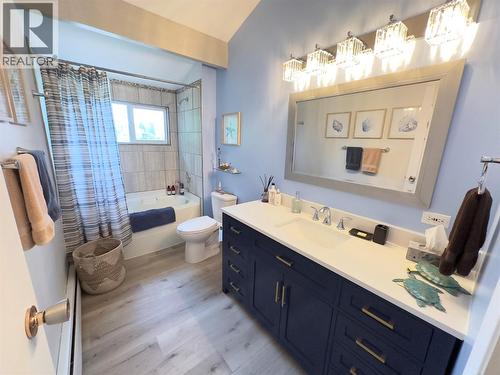 2428 Blind Bay Road, Blind Bay, BC - Indoor Photo Showing Bathroom