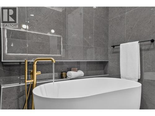 Luxurious free-standing tub - 3800 Capozzi Road Unit# Ph2, Kelowna, BC - Indoor Photo Showing Bathroom