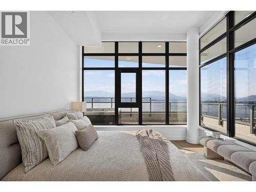 Secondary bedroom with an ensuite - 3800 Capozzi Road Unit# Ph2, Kelowna, BC - Indoor Photo Showing Other Room