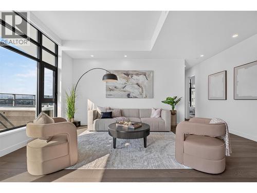 Automated blinds throughout the entire home - 3800 Capozzi Road Unit# Ph2, Kelowna, BC - Indoor Photo Showing Living Room