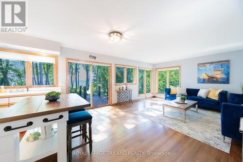 73437 Sandy Beach Road, Bluewater (Hay), ON - Indoor Photo Showing Living Room