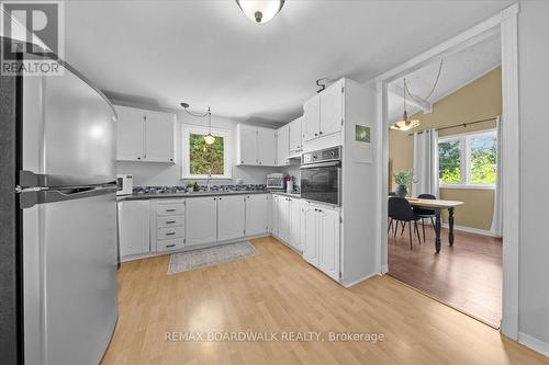 201 Linda Loop, Ottawa, ON - Indoor Photo Showing Kitchen With Upgraded Kitchen