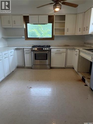 90 Marquis Crescent, Regina, SK - Indoor Photo Showing Kitchen