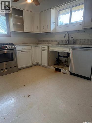 90 Marquis Crescent, Regina, SK - Indoor Photo Showing Kitchen