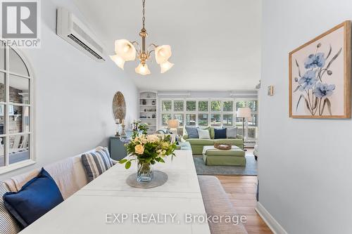 3279 Saint Patrick Avenue, Niagara Falls (Stamford), ON - Indoor Photo Showing Dining Room