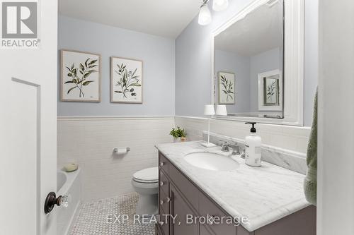 3279 Saint Patrick Avenue, Niagara Falls (Stamford), ON - Indoor Photo Showing Bathroom