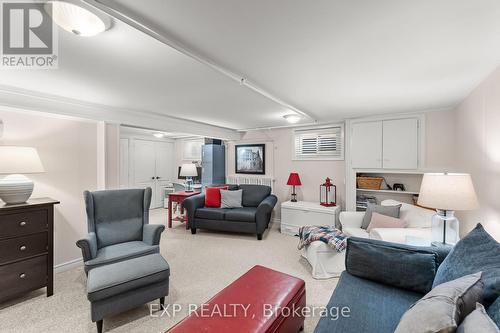 3279 Saint Patrick Avenue, Niagara Falls (Stamford), ON - Indoor Photo Showing Living Room