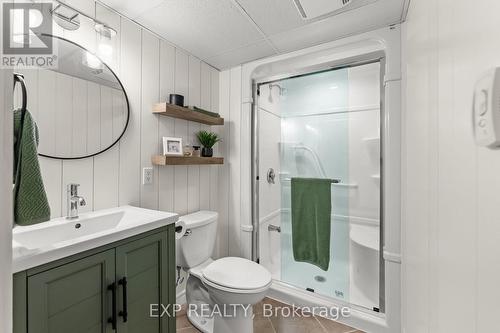 3279 Saint Patrick Avenue, Niagara Falls (Stamford), ON - Indoor Photo Showing Bathroom