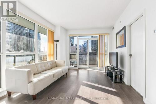 1212 - 98 Lillian Street, Toronto, ON - Indoor Photo Showing Living Room