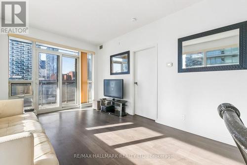 1212 - 98 Lillian Street, Toronto, ON - Indoor Photo Showing Living Room