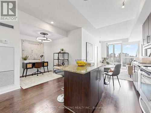 1029 - 2885 Bayview Avenue, Toronto, ON - Indoor Photo Showing Kitchen With Upgraded Kitchen