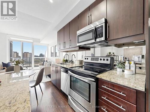 1029 - 2885 Bayview Avenue, Toronto, ON - Indoor Photo Showing Kitchen With Upgraded Kitchen